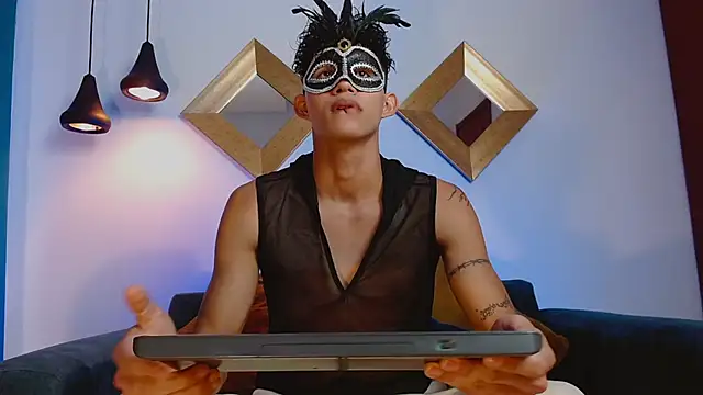 Snapshot of KamiSuarez chatting on October 30, 2025, 6:27 pm KamiSuarez online show from October 30, 2025, 6:27 pm