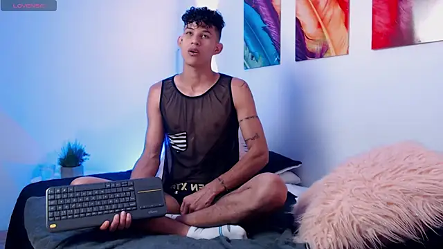 KamiSuarez online show from April 8, 2026, 6:42 pm