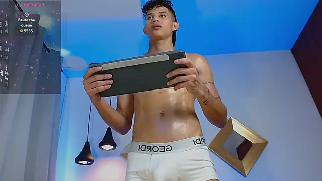 KamiSuarez online show from March 25, 2026, 6:29 pm