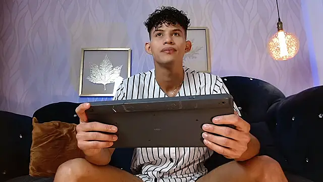 KamiSuarez online show from November 6, 2025, 6:23 pm