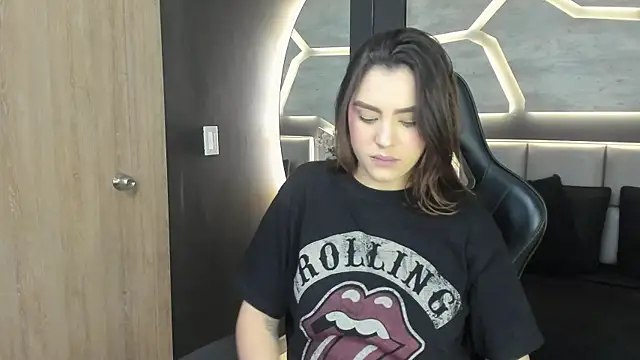 DakotaRussell  online show from January 13, 2026, 1:04 pm