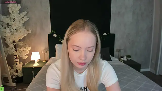 Snapshot of Melanie_Ryer chatting on December 15, 2025, 12:38 am Melanie Ryer online show from December 15, 2025, 12:38 am