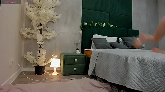 Snapshot of Melanie_Ryer chatting on November 19, 2025, 12:43 am Melanie Ryer online show from November 19, 2025, 12:43 am