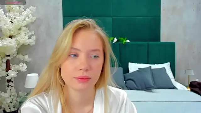 Snapshot of Melanie_Ryer chatting on November 18, 2025, 1:10 am Melanie Ryer online show from November 18, 2025, 1:10 am