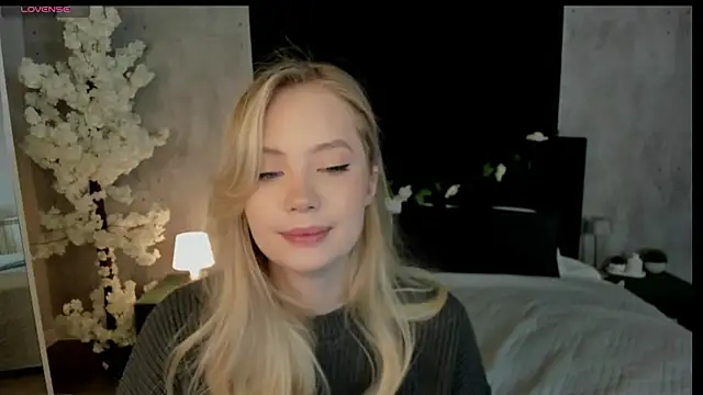 Snapshot of Melanie_Ryer chatting on December 14, 2025, 12:28 am Melanie Ryer online show from December 14, 2025, 12:28 am