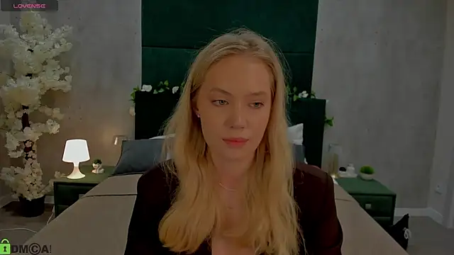 Snapshot of Melanie_Ryer chatting on November 28, 2025, 12:55 am Melanie Ryer online show from November 28, 2025, 12:55 am