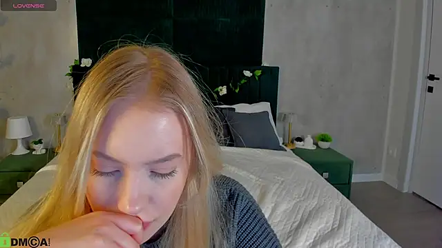 Snapshot of Melanie_Ryer chatting on December 4, 2025, 1:04 am Melanie Ryer online show from December 4, 2025, 1:04 am