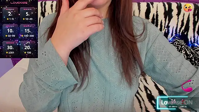 Snapshot of GlowMimi chatting on November 11, 2025, 8:47 pm GlowMimi online show from November 11, 2025, 8:47 pm