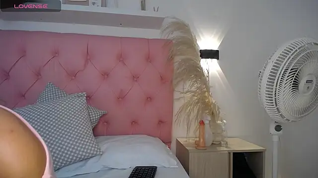 Snapshot of victoria_243 chatting on December 3, 2025, 7:41 am victoria 243 online show from December 3, 2025, 7:41 am