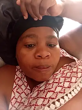 Snapshot of ThickLeeyanaXX chatting on December 1, 2025, 5:52 am ThickLeeyanaXX online show from December 1, 2025, 5:52 am