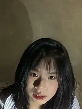 huttonmay358 online show from October 29, 2025, 2:05 pm