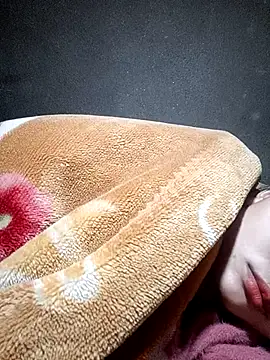 Snapshot of yoyo-mi chatting on December 17, 2025, 1:27 pm yoyo-mi online show from December 17, 2025, 1:27 pm