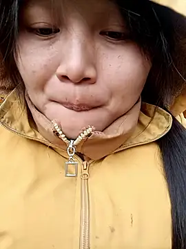 Snapshot of yoyo-mi chatting on December 19, 2025, 10:06 am yoyo-mi online show from December 19, 2025, 10:06 am