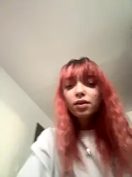 ValeriaFlame  online show from November 20, 2025, 1:56 pm