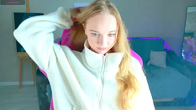 Snapshot of Shawty_Mia chatting on December 4, 2025, 2:05 pm Shawty Mia online show from December 4, 2025, 2:05 pm