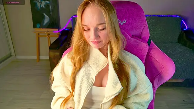 Snapshot of Shawty_Mia chatting on December 3, 2025, 2:16 pm Shawty Mia online show from December 3, 2025, 2:16 pm