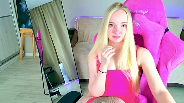 Snapshot of Shawty_Mia chatting on April 18, 2026, 7:58 pm Shawty Mia online show from April 18, 2026, 7:58 pm