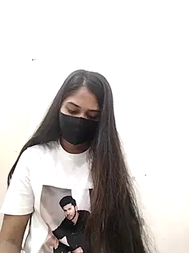 Green LaDY66 online show from November 13, 2025, 7:45 am