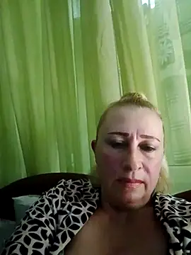 Snapshot of Esenia505 chatting on November 1, 2025, 12:54 pm Esenia505 online show from November 1, 2025, 12:54 pm