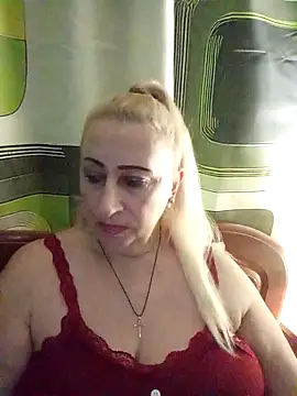 Snapshot of Esenia505 chatting on December 13, 2025, 8:04 pm Esenia505 online show from December 13, 2025, 8:04 pm