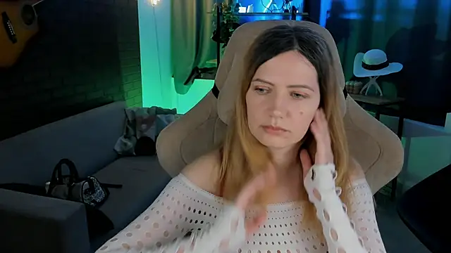 Snapshot of AleksaLaurent chatting on November 12, 2025, 5:33 am AleksaLaurent online show from November 12, 2025, 5:33 am