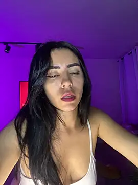 Snapshot of Sara-215 chatting on November 20, 2025, 5:08 am Sara-215 online show from November 20, 2025, 5:08 am