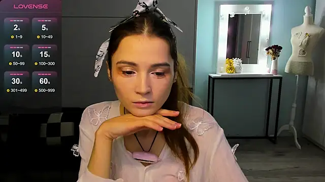 Snapshot of Hana_Flo_ chatting on December 15, 2025, 2:12 pm Hana Flo online show from December 15, 2025, 2:12 pm