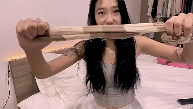 LizParadiz online show from October 29, 2025, 11:31 am