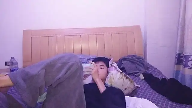 Snapshot of N228 chatting on December 13, 2025, 8:04 pm N228 online show from December 13, 2025, 8:04 pm