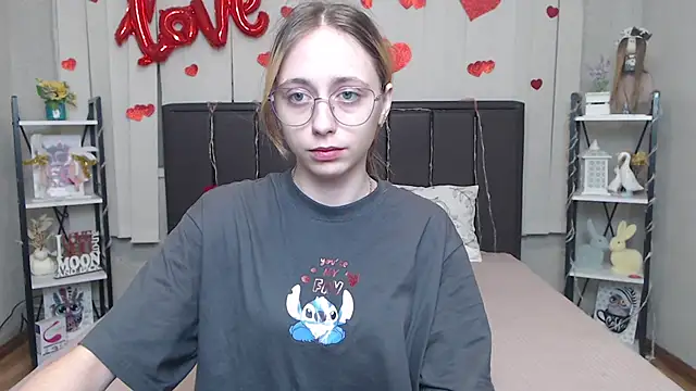 TracyLll online show from March 1, 2026, 6:13 am