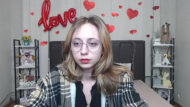 TracyLll online show from February 21, 2026, 6:59 am