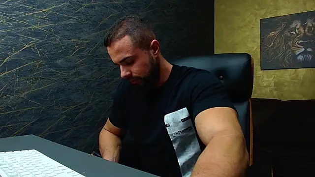 Snapshot of HayesWood chatting on November 15, 2025, 5:55 am HayesWood online show from November 15, 2025, 5:55 am