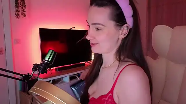 SpicyLunaaa online show from March 13, 2026, 2:22 pm