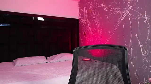 Snapshot of LilithLuxorr chatting on December 1, 2025, 1:34 pm LilithLuxorr online show from December 1, 2025, 1:34 pm