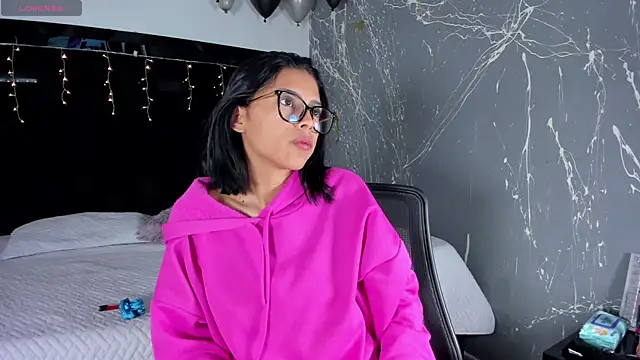 Snapshot of LilithLuxorr chatting on December 4, 2025, 1:32 pm LilithLuxorr online show from December 4, 2025, 1:32 pm