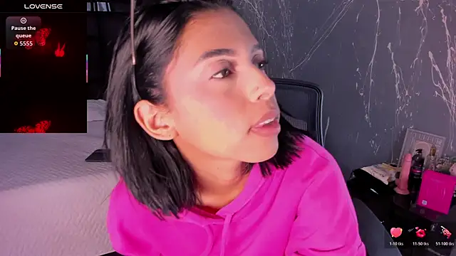 Snapshot of LilithLuxorr chatting on November 21, 2025, 1:10 pm LilithLuxorr online show from November 21, 2025, 1:10 pm