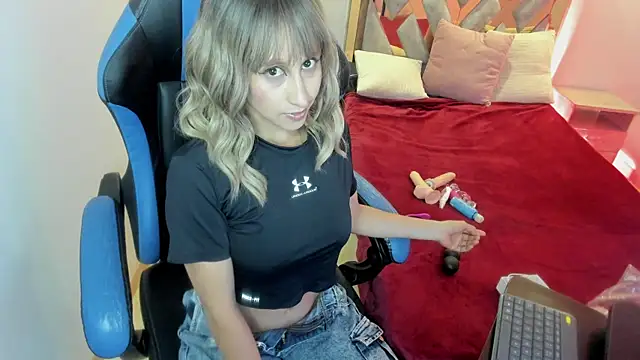 Julietta01 online show from November 23, 2025, 3:16 am