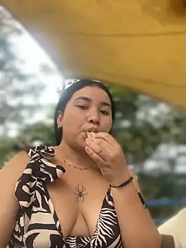 Snapshot of Vickybon chatting on October 29, 2025, 7:35 pm Vickybon online show from October 29, 2025, 7:35 pm