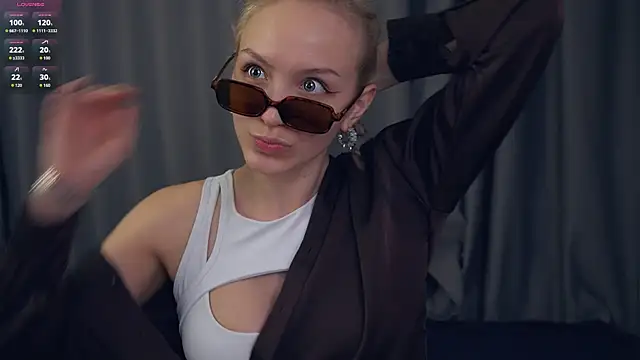 VetaManhardt online show from April 12, 2026, 10:35 pm