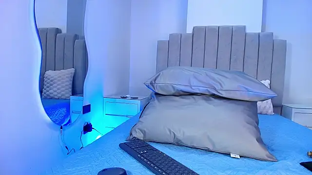 emma trix online show from December 4, 2025, 11:53 am