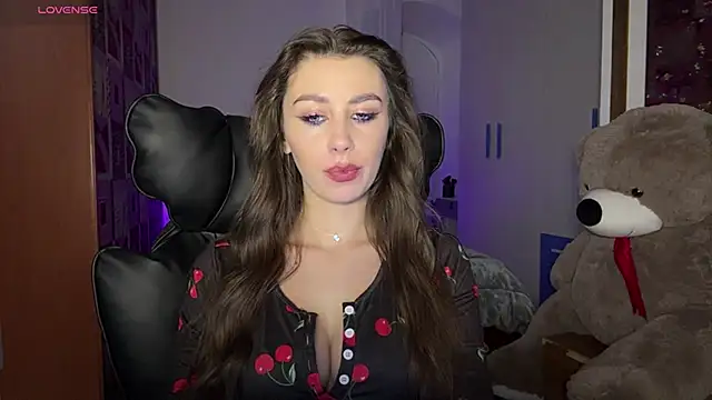 Snapshot of SweetCherry__N chatting on November 14, 2025, 10:24 pm SweetCherry N online show from November 14, 2025, 10:24 pm