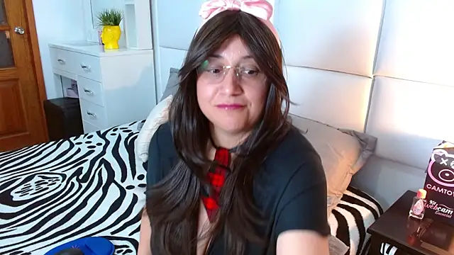 Caroline belle online show from November 19, 2025, 2:11 am