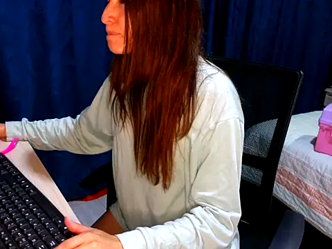 KendallTwisTx online show from November 6, 2025, 3:43 am