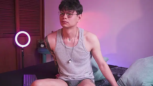 estmonnn online show from February 12, 2026, 9:58 pm