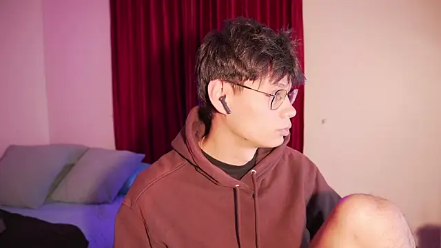 estmonnn online show from April 7, 2026, 12:34 am