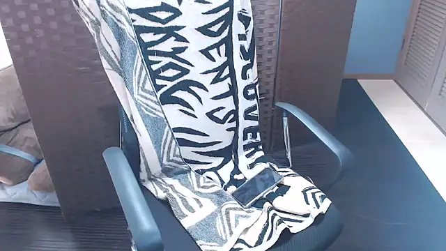 Snapshot of YUNONNON chatting on November 1, 2025, 12:28 am YUNONNON online show from November 1, 2025, 12:28 am