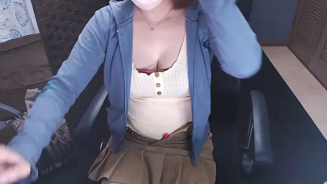 Snapshot of YUNONNON chatting on November 27, 2025, 5:08 am YUNONNON online show from November 27, 2025, 5:08 am