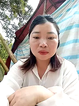 julybe online show from April 4, 2026, 7:59 am