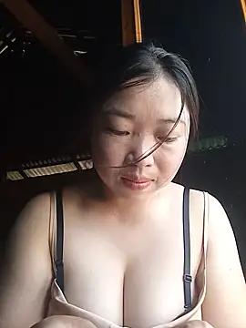 Snapshot of julybe chatting on July 15, 2026, 6:42 am julybe online show from July 15, 2026, 6:42 am