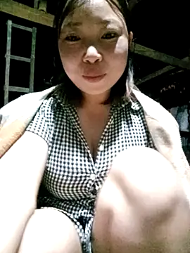 Snapshot of julybe chatting on November 28, 2025, 11:54 am julybe online show from November 28, 2025, 11:54 am